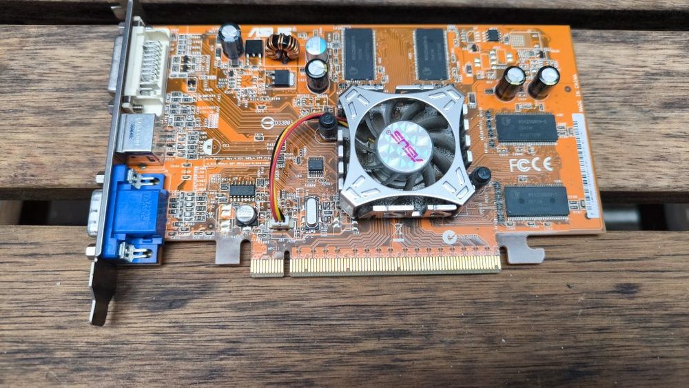 Placa gráfica ASUS ATI 256