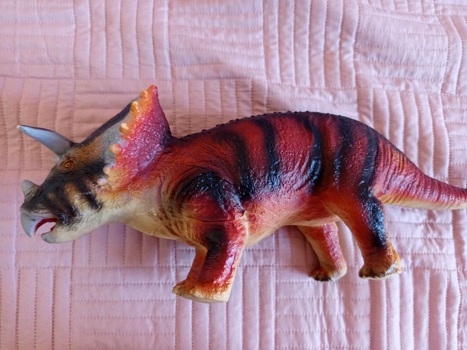 Duży dinozaur stan bardzo dobry