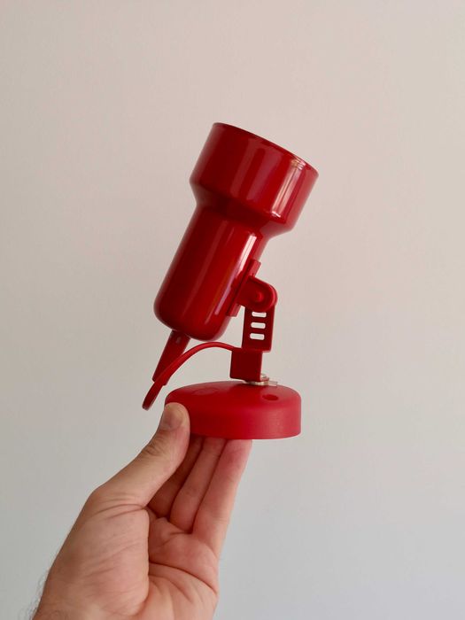 Aplique de parede vermelho dos anos 80/90 – Massive; feito na Bélgica