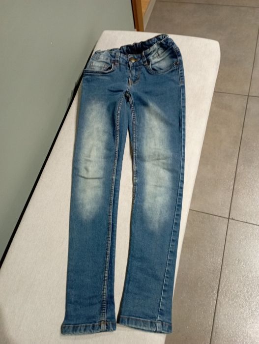 Spodnie dziewczęce 134 jeansy