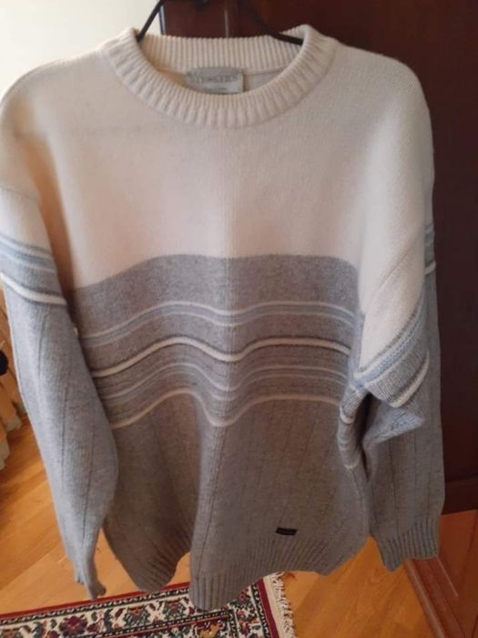 Продам два світри за ціною одного