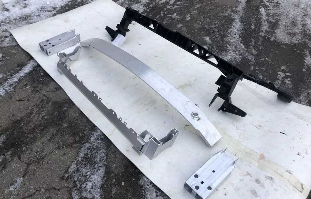 Передняя панель Телевизор Пятка Усилитель Mercedes CLA С118 W118 AMG