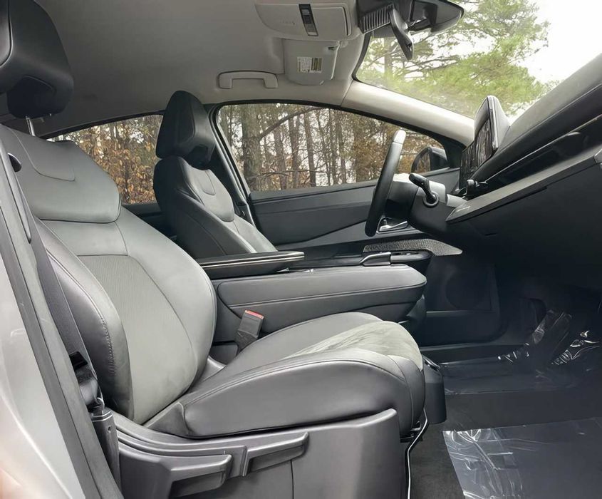 Nissan Ariya      2023