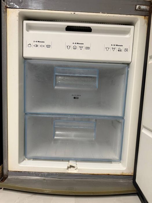 Продам двухкамерный холодильник AEG