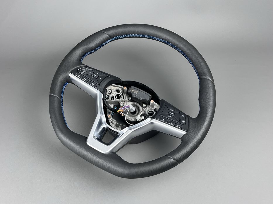 Руль Nissan Leaf
