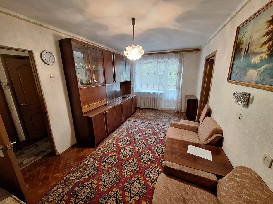 Продаж 3-кімнатної квартири в центрі — вул. Незалежності