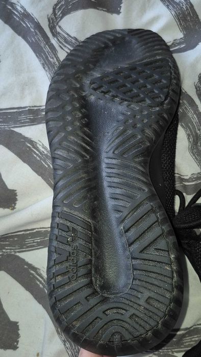 Ténis pretos addidas