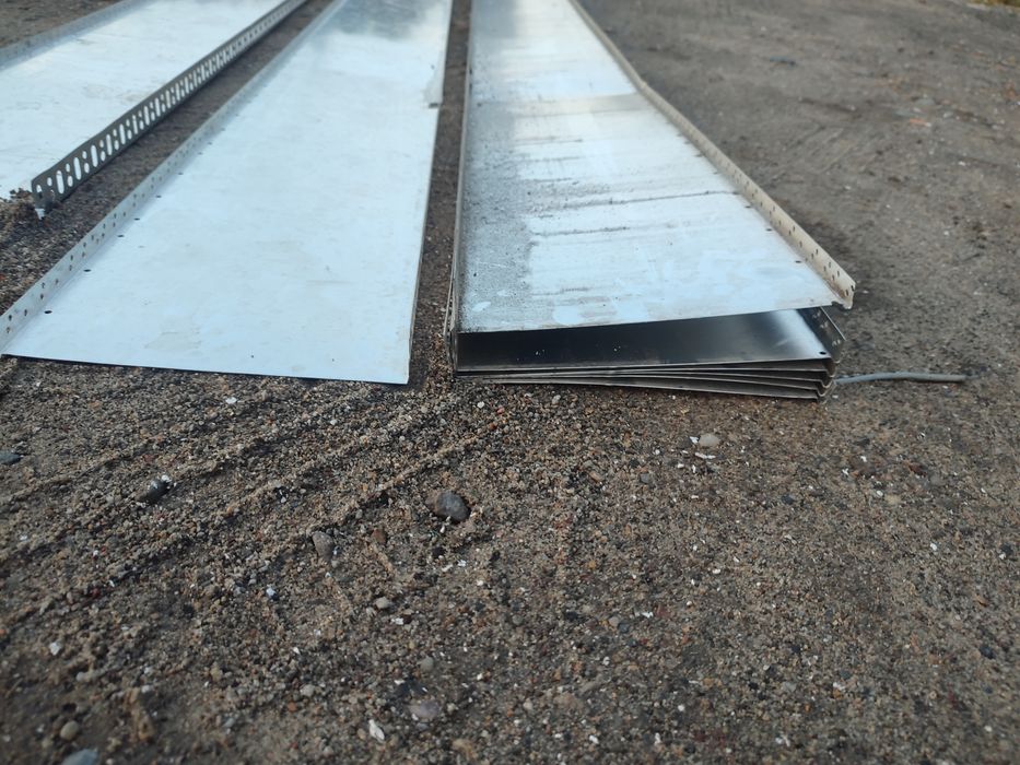 Listwa startową 22cm, 0,6 mm, 2,5mb 7 sztuk