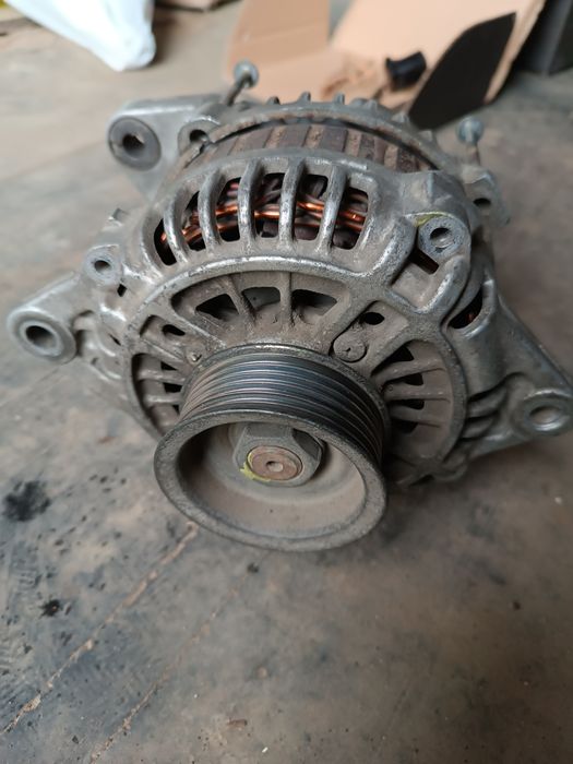 Генератор Nissan Maxima A32, б/у