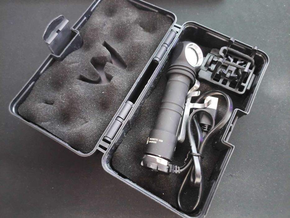 Latarka Armytek wraz z adapterem NVG