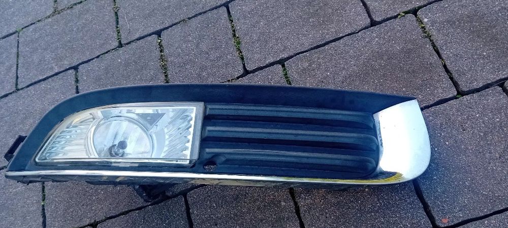 Halogen z ramka prawy przod INSIGNIA