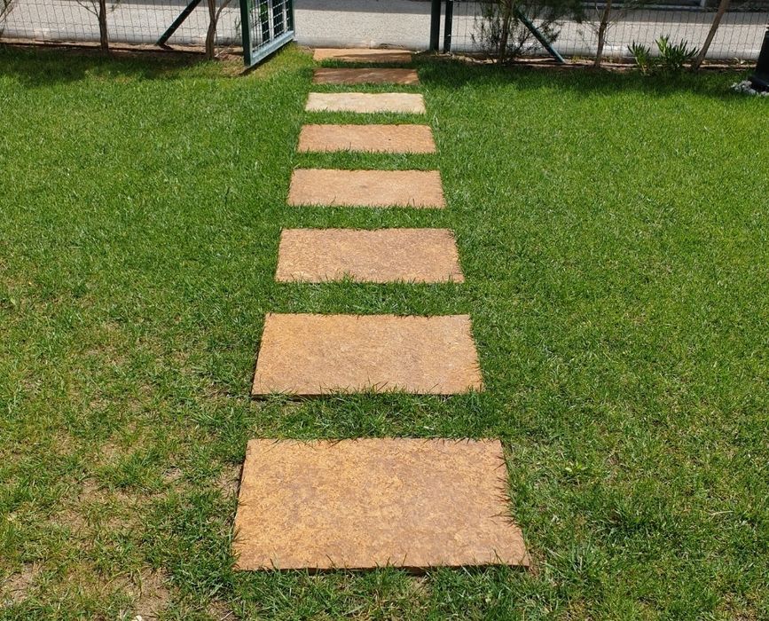 Passadeira em pedra amarela