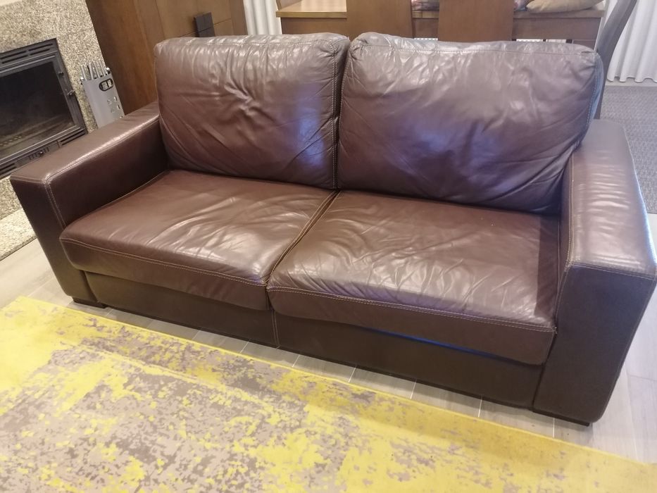 Conjunto de sofás em pele: 2 de 1 lugar e 1 de 3