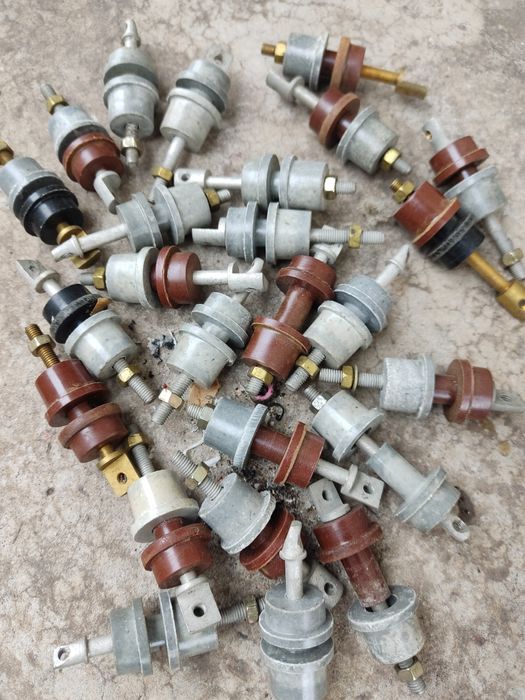 Ізолятори прохідні ,з апаратури