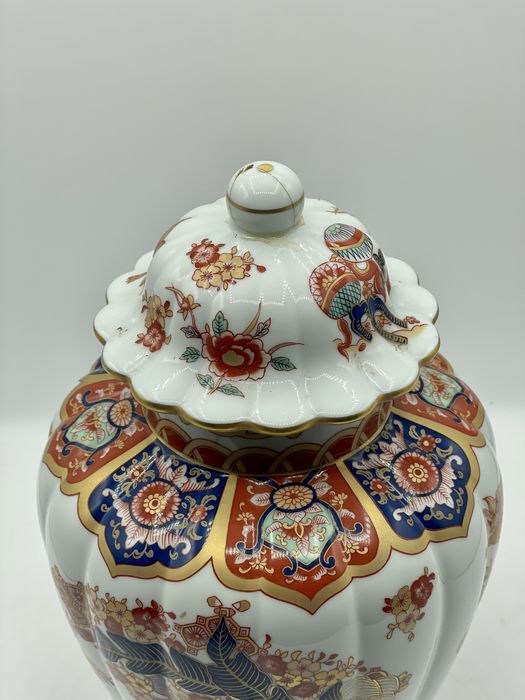 Vaso pote padrão samurai, da Vista Alegre