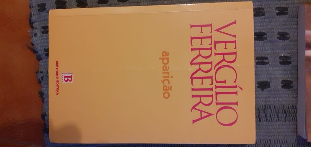 Varios livros entre 3€ e 8€