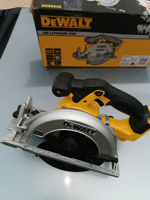 Piła dewalt dcs391