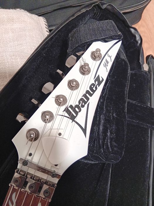 Guitarra Ibanez jam jr
