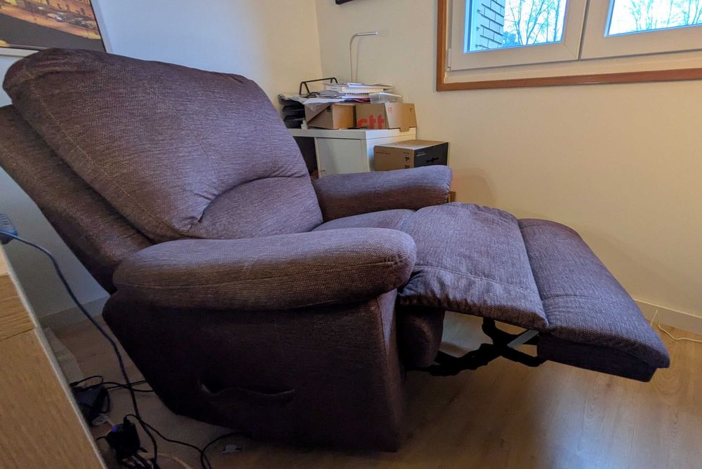 Poltrona reclinável elétrica