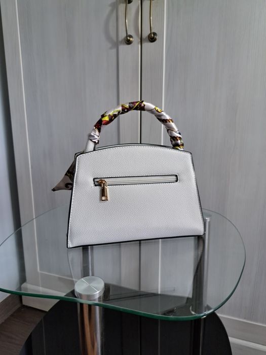 Torebka Guess skórzana