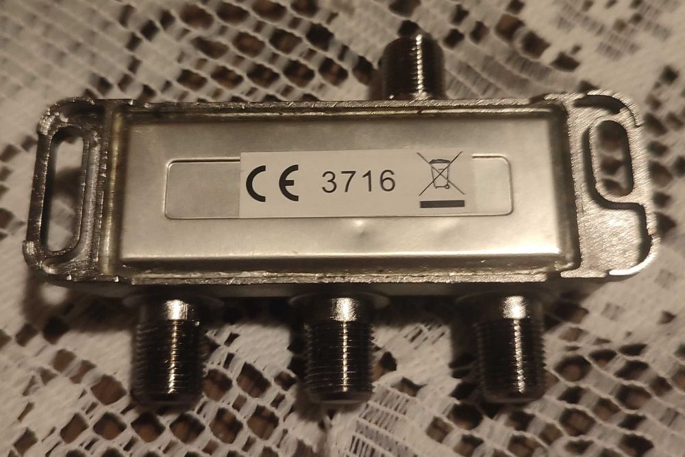 Rozgałęźnik TV Teleste 3DSS3 splitter 3-way 5-1218MHz klasse A