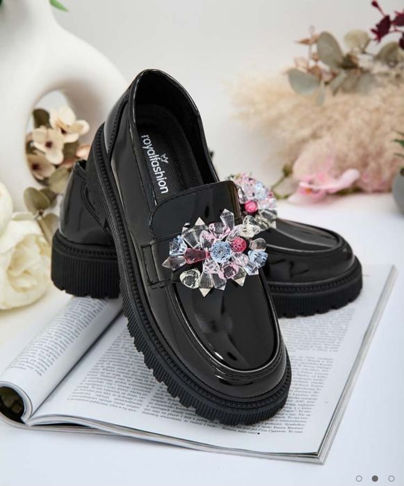 Buty damskie lakierowane używane 36