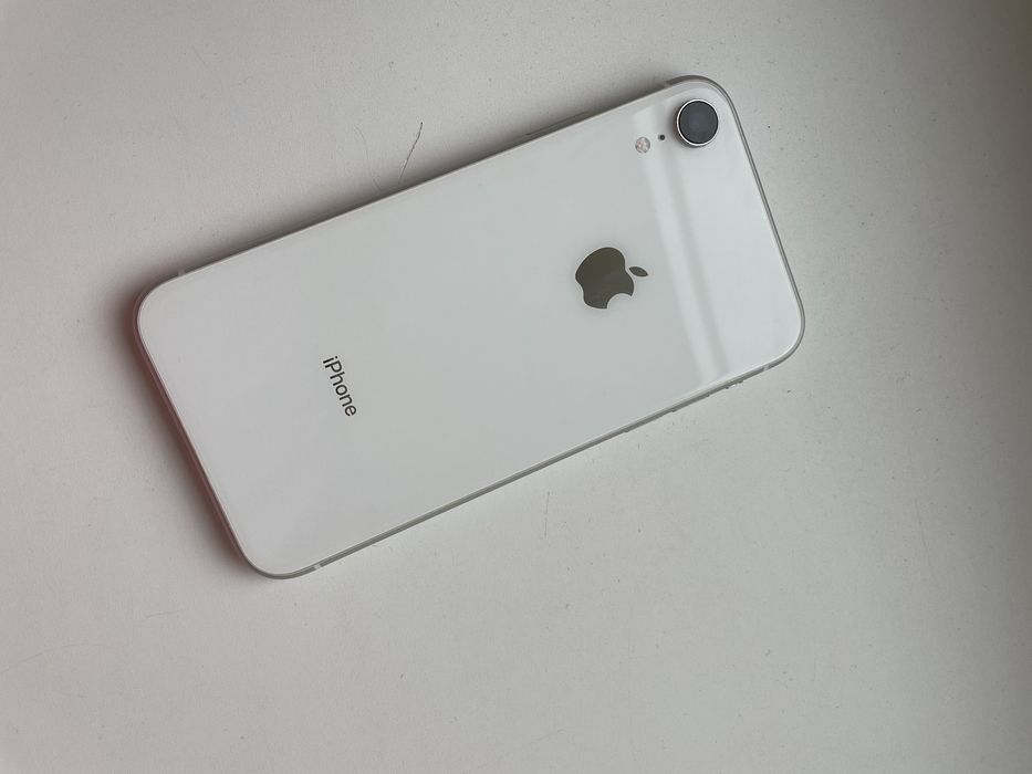 iPhone XR б/у в ідеальному стані із захисним склом та чохлом