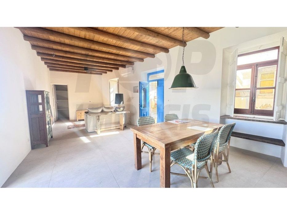 Moradia V2 reabilitada com vista para o mar - Centro Loulé - 630.000€