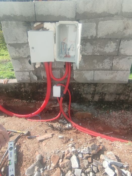 Trabalhos de eletricidade e canalização