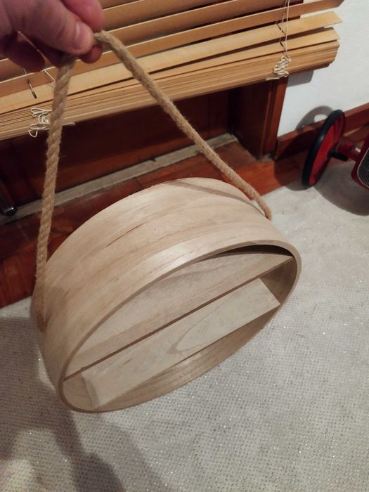 Estante em madeira com corda - como nova