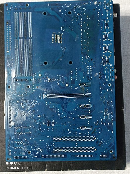 Материнська плата GigaByte GA-MA770T-UD3