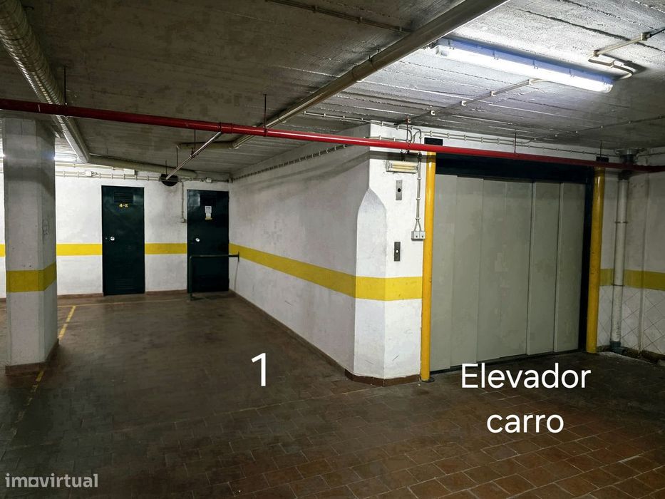 Lugares de estacionamento - garagem na Estrada da Luz 106, Laranjeiras