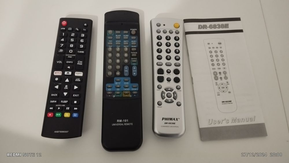 Selling 3 universal remote controls, each for 5 euros or all 3 for 15 euros64740903066243122