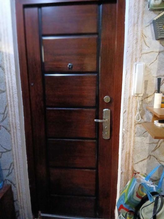 Продам 2 комнатную  квартиру  на Коммунаре возле метро