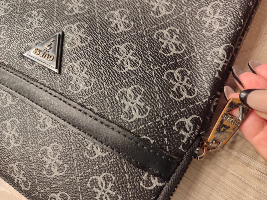 Чоловіча сумка Guess