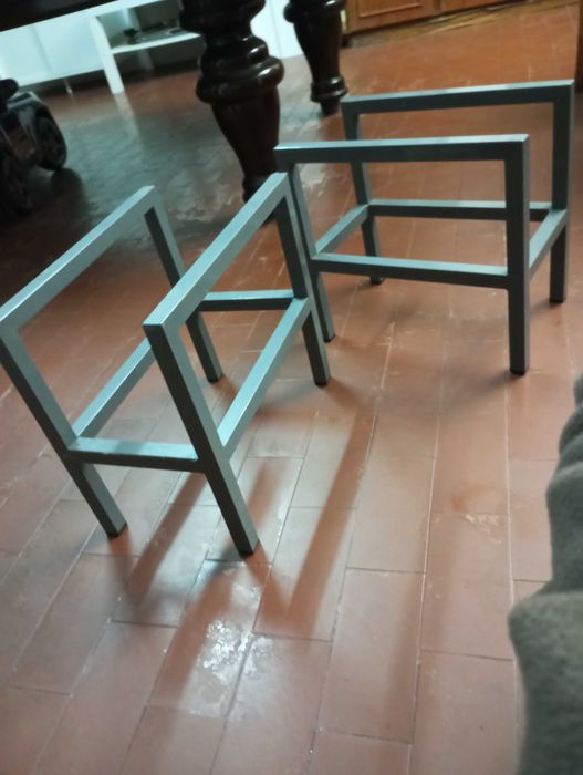 Suportes de PC em Ferro – Resistência e Estilo