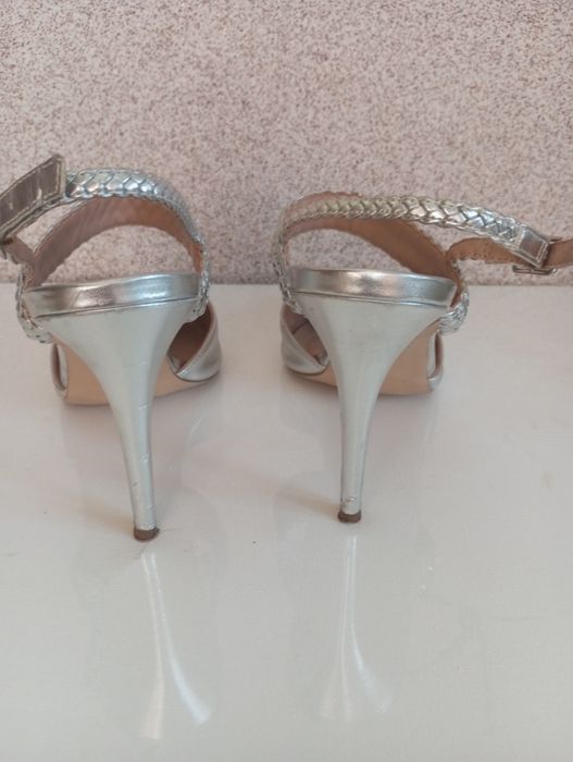 Срібні босоніжки для святкової події. 38, 38.5
