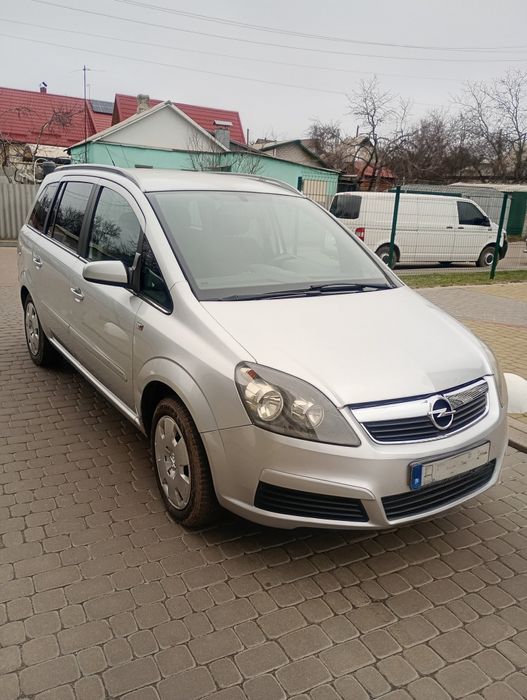 Автомобиль Opel Zafira