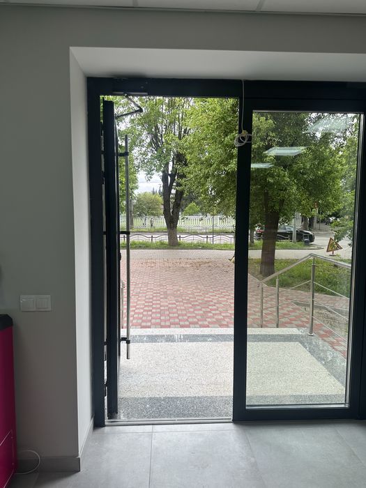 Продам комерційне приміщення район 5 школи ,вул.Перемоги