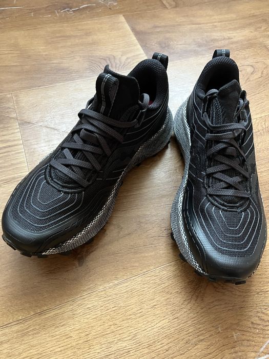 Продам  жіночі кросівки.Чорного кольору.Розмір 40 Маломіри.