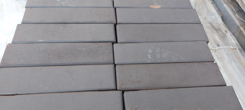 Cegła klinkierowa Saturn szara, dziurawka, kl.350