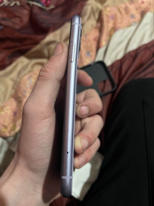 Продам айфон 11 на 64 гб