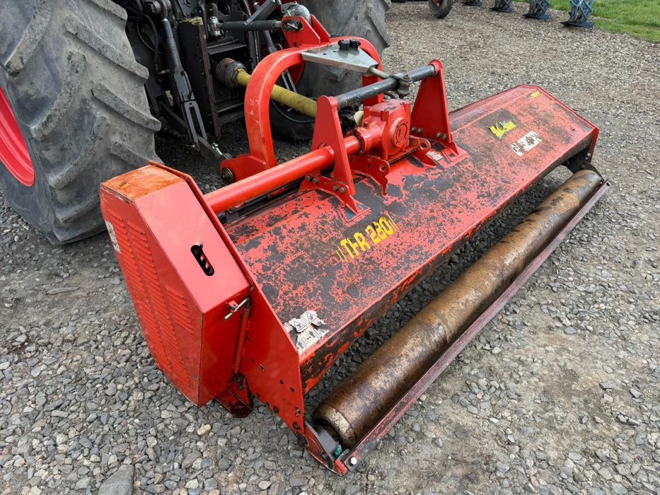 Mulczer kosiarka bijakowa kuhn muthing maschio Omarv 4m