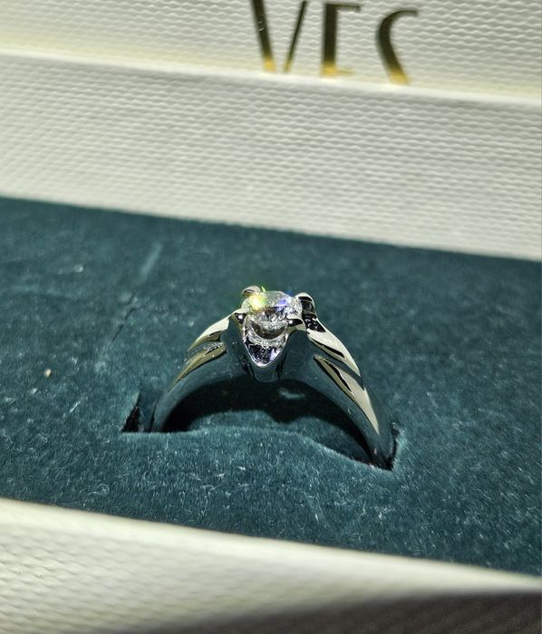 Złoty pierścionek z brylantem YES stan idealny