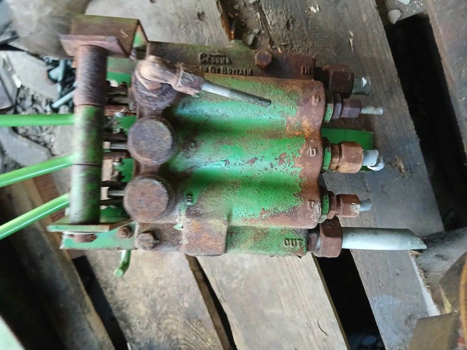 Rozdzielacz Hydrauliczny John Deere 952