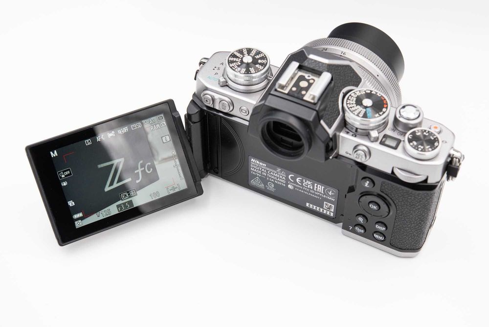 Nikon Z fc Kit Completo com 3 Lentes, Grip e Caixas Originais - Estado Imaculado