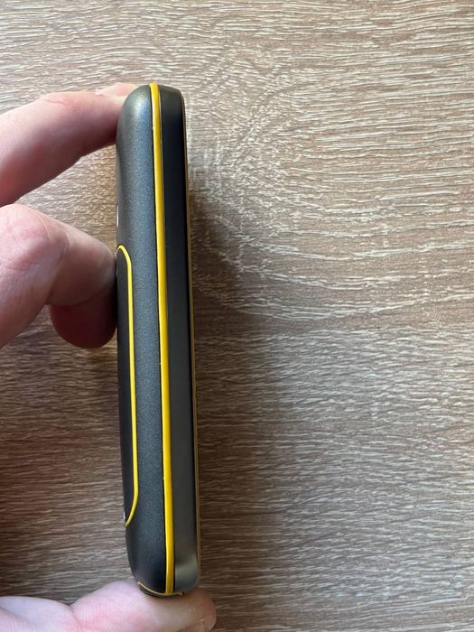 Мобильный телефон Nokia 3720c-2.