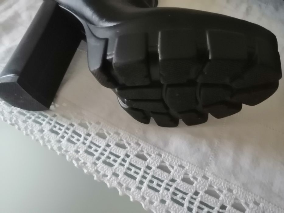 Botins pretos tamanho  36.