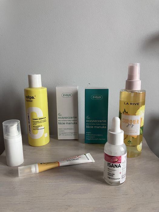 Zestaw kosmetyków do pielęgnacji twarzy i włosów