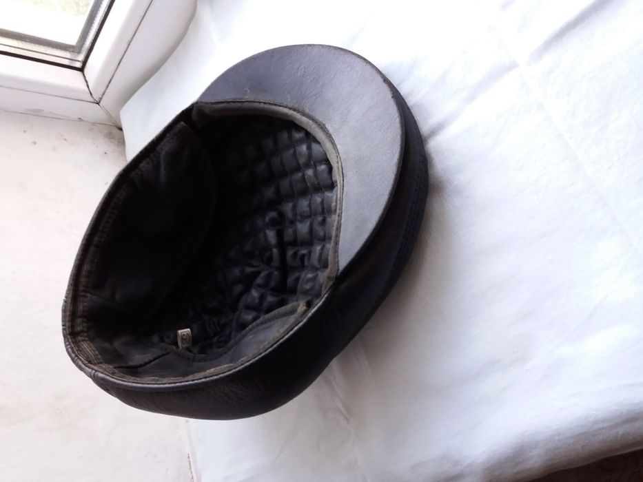 Мужская кожаная кепка 60 размера.